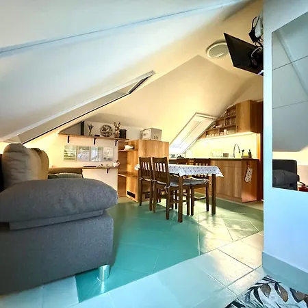 Sunset For 6 People, With Free Ac, Free Parking *