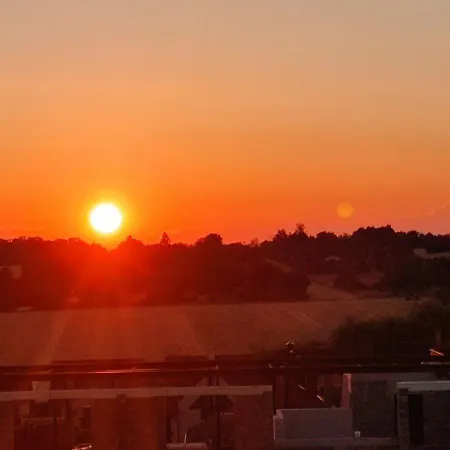 Sunset Apartment *