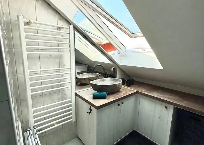 Sunset For 6 People, With Free Ac, Free Parking *
