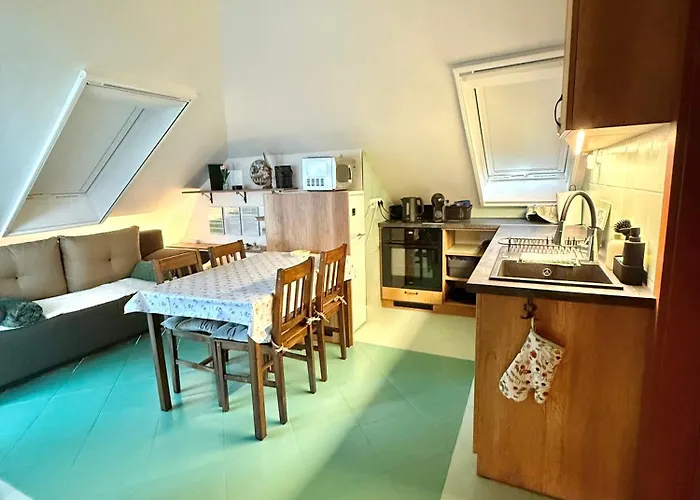 Sunset For 6 People, With Free Ac, Free Parking *